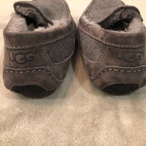 NWT UGG Leather Slippers Men's Size 9, Women's Size 11